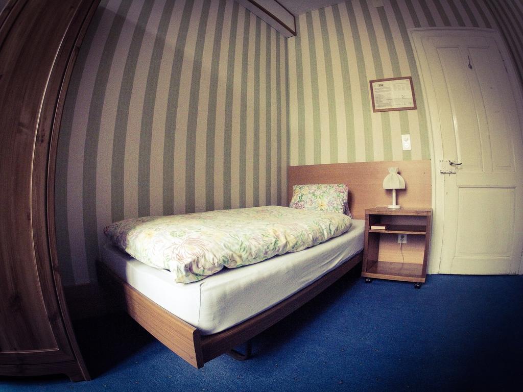 Basicrooms Hotel Unterseen Номер фото