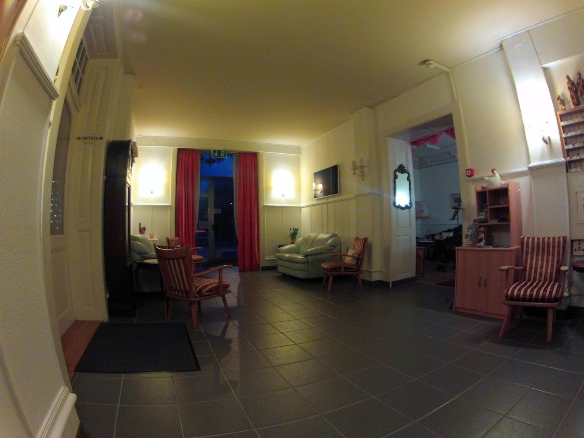 Basicrooms Hotel Unterseen Экстерьер фото